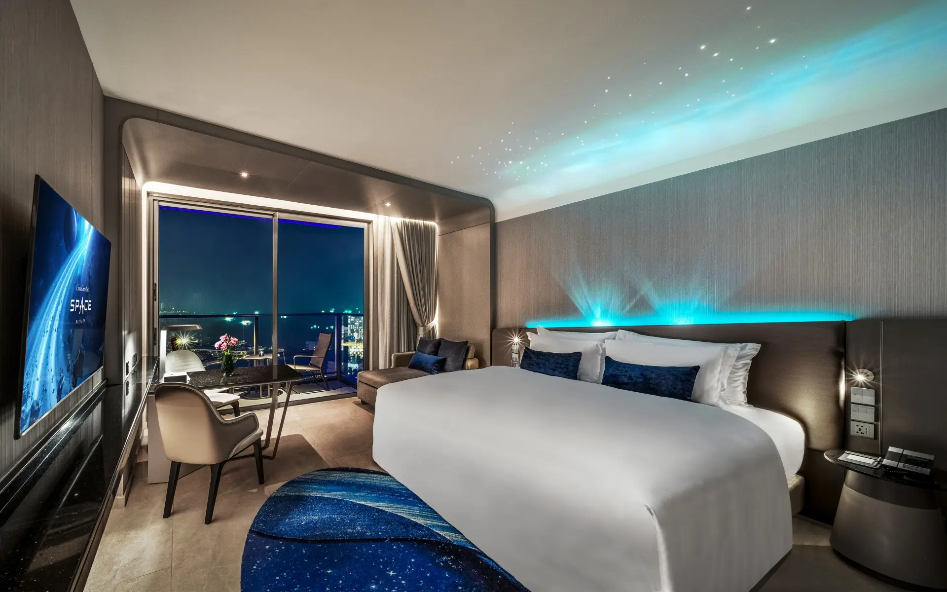 Space Deluxe Room — Grande Centre Point Space Pattaya