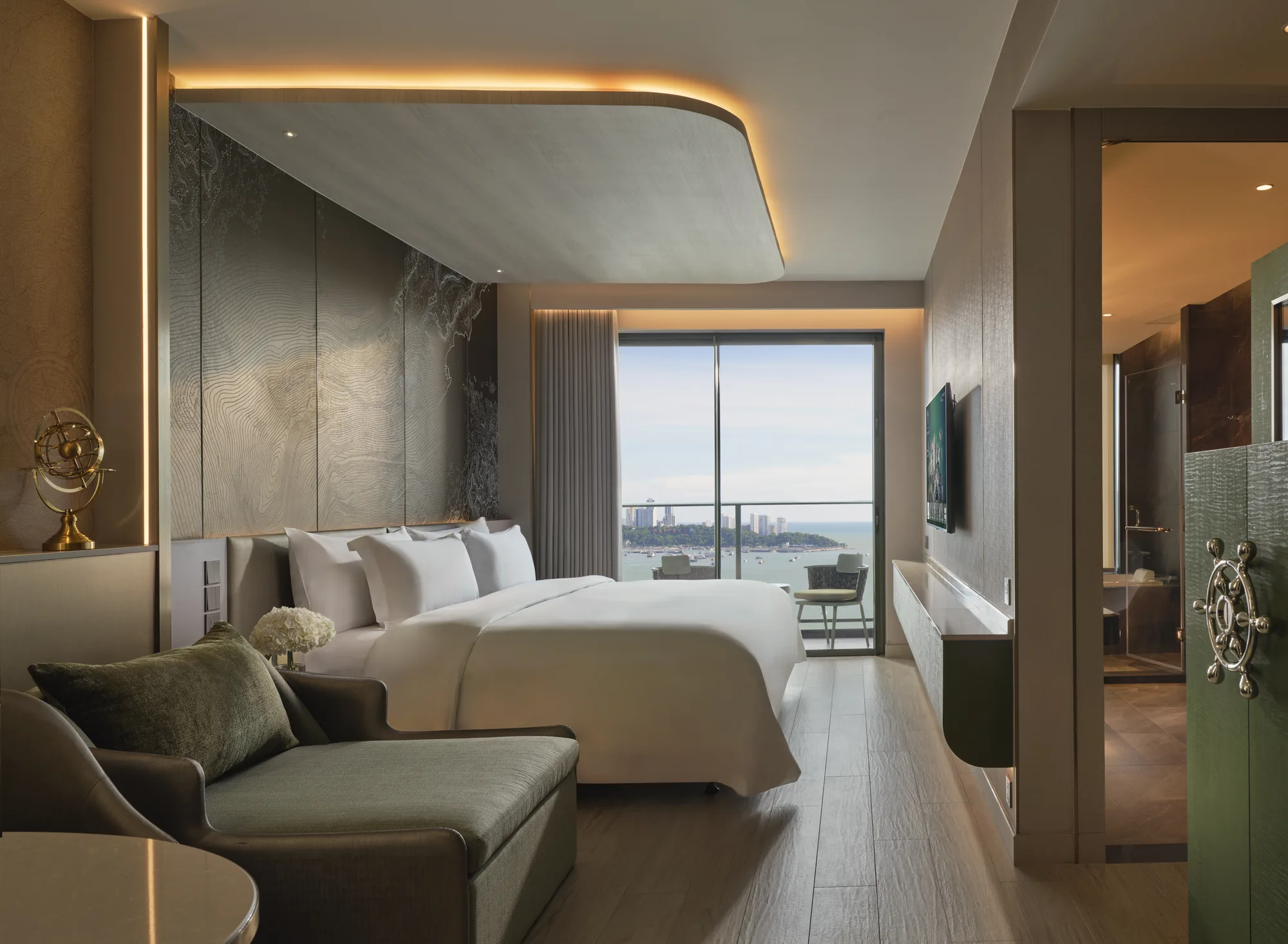 Voyage Signature Room — Grande Centre Point Voyage Pattaya